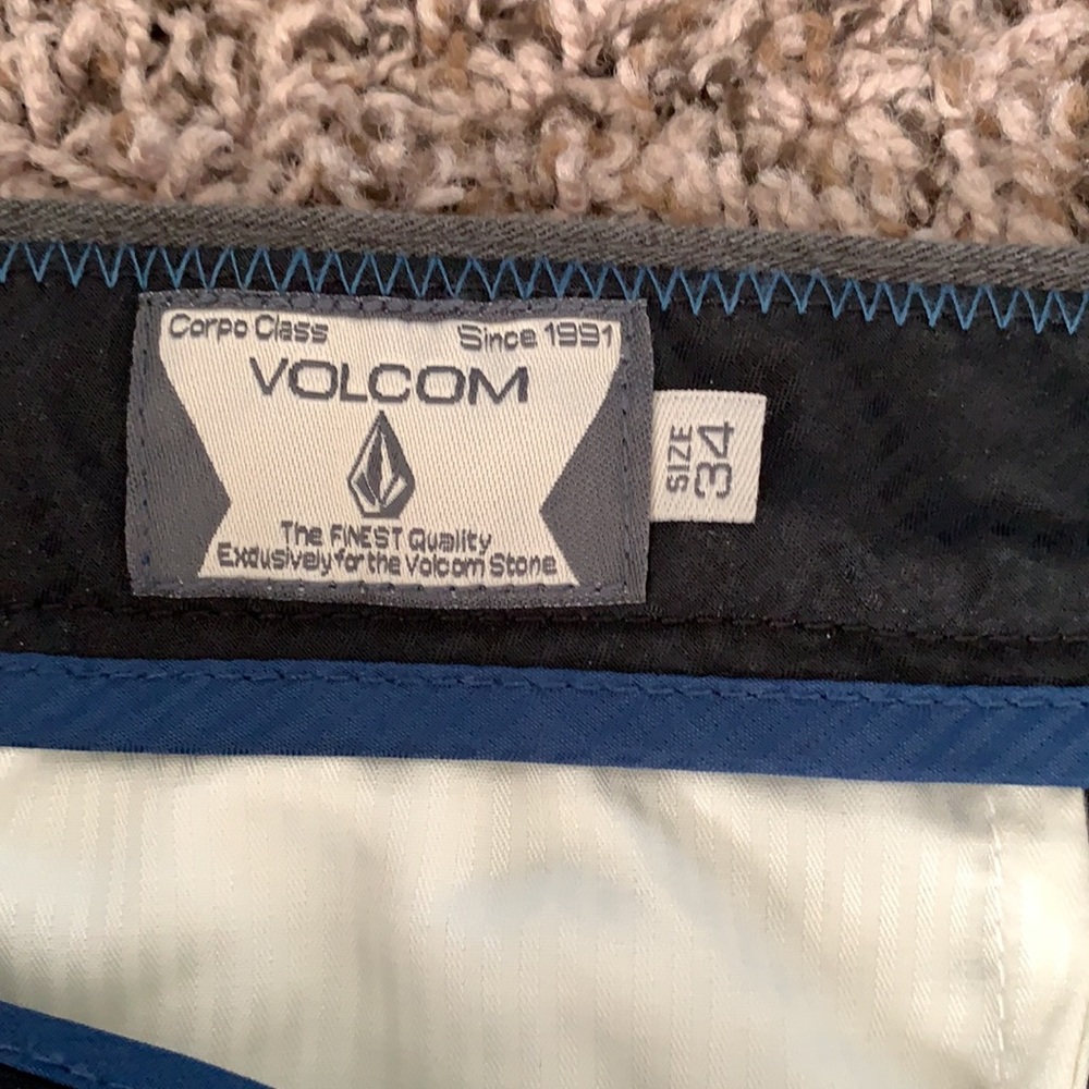 Volcom Shorts - Picture 2 of 7
